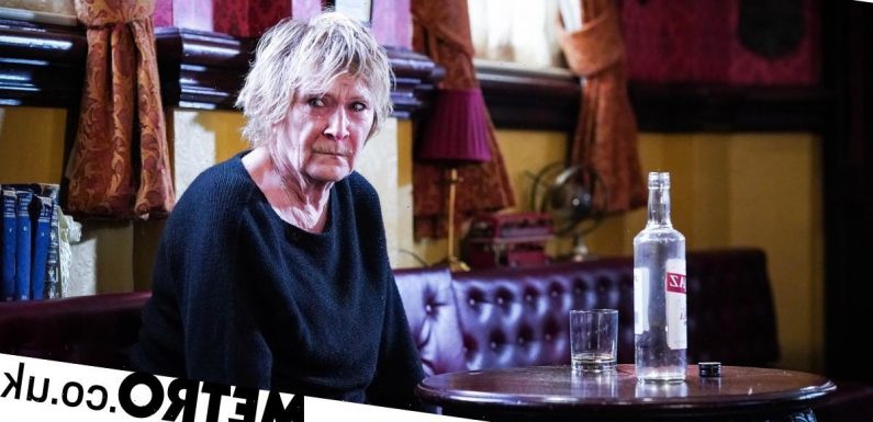 EastEnders fan praise 'incredible' Linda Henry for Shirley Carter performance