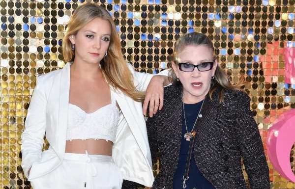 How Billie Lourd's Mom Carrie Fisher Helped Her Find Her Wedding Dress