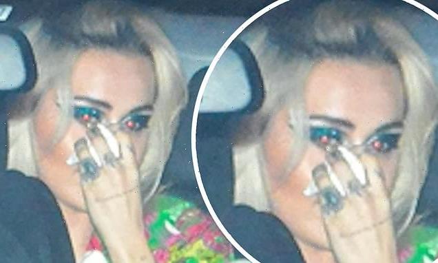 Miley Cyrus seems to cry on her way to Lollapalooza show in Brazil