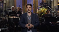 'SNL': Oscar Isaac Unveils Childhood Precursor to 'Moon Knight' in Monologue