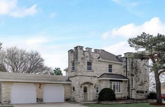‘Lotto winner dream castle’ with major toilet flaw that’s putting off buyers