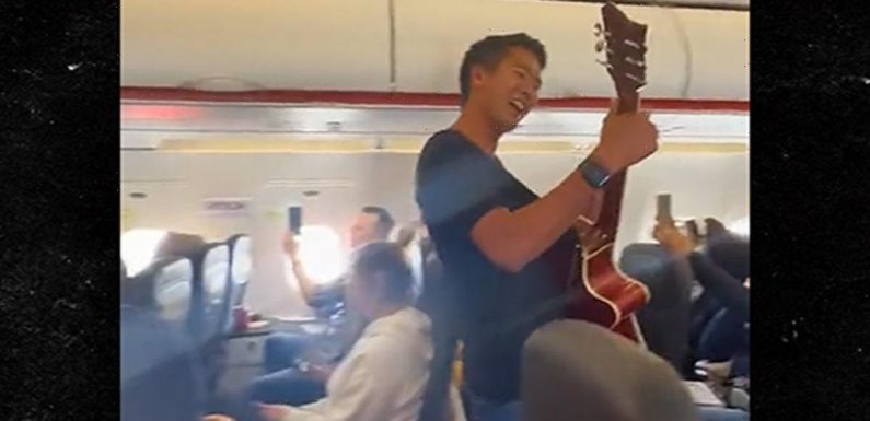 Plane Passengers Sing Christian Songs to Whole Cabin While in the Air