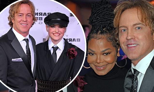 Anna Nicole's ex brings their daughter to gala where they meet Janet