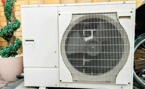 Energy crisis lifeline as expert claims heat pumps are ‘no brainer’ despite huge cost