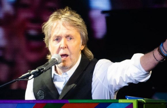 Paul McCartney fans fume as Glastonbury reunion with John Lennon stream delayed