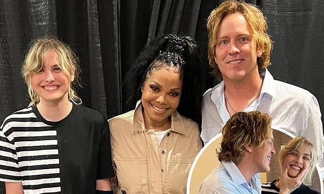 Anna Nicole Smith's daughter Dannielynn, 15, poses with Janet Jackson