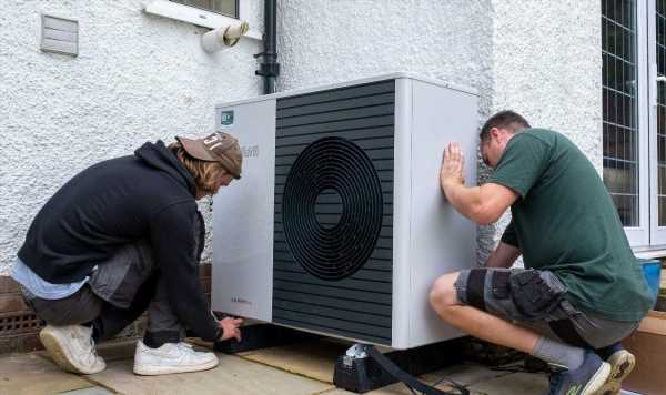 Heat pump HELL as engineer shortage threatens to delay installation by weeks