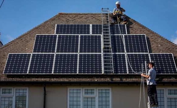 ‘Never been brighter!’ Shock as solar panels save households £600m on energy bills