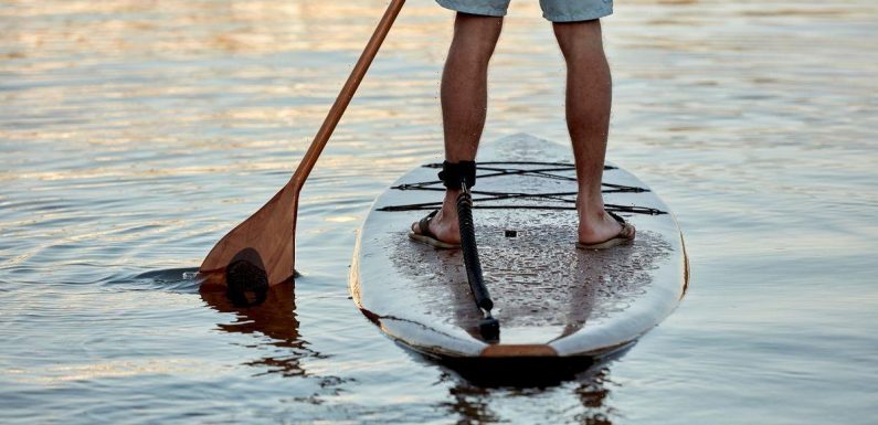 Twitter bemused by raunchy video of pair ‘s****ing on a paddleboard’ at beach