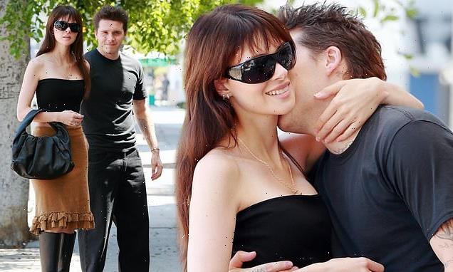 Brooklyn Beckham kiss his wife Nicola Peltz on the neck