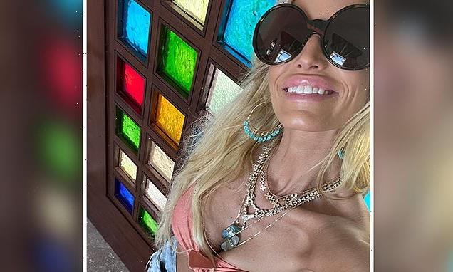 Jessica Simpson puts on a sexy display in crop top and Daisy Dukes