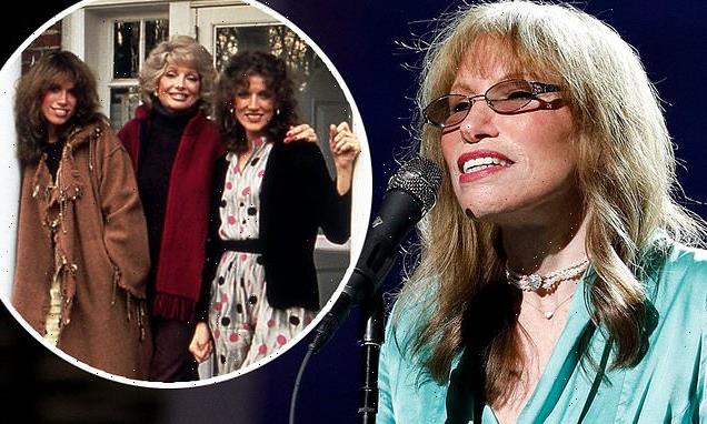 Carly Simon pays tribute to sisters Lucy and Joanna who passed away