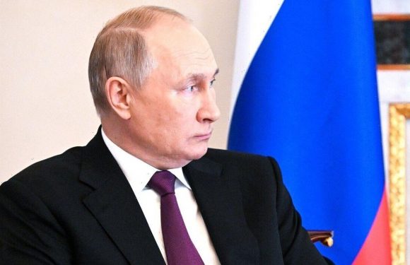 ‘No signs’ Putin will use nukes against Ukraine, says UK spy chief