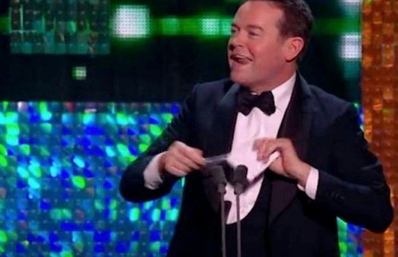 Stephen Mulhern tears up Ant and Dec’s script as he collects their NTA award