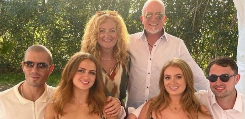 Maisie Smith snapped beside ‘twin’ as she shares holiday picture with family
