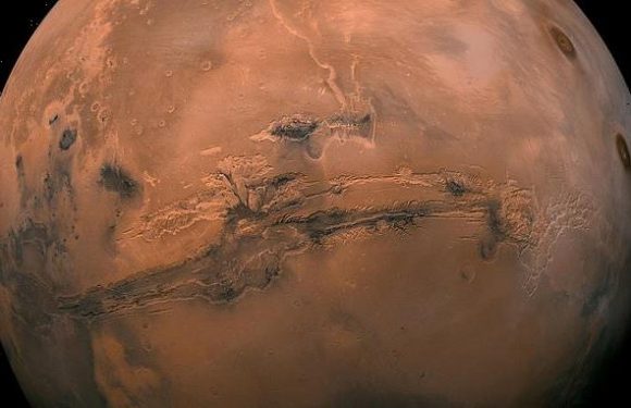 Mars was covered by 984ft-deep oceans