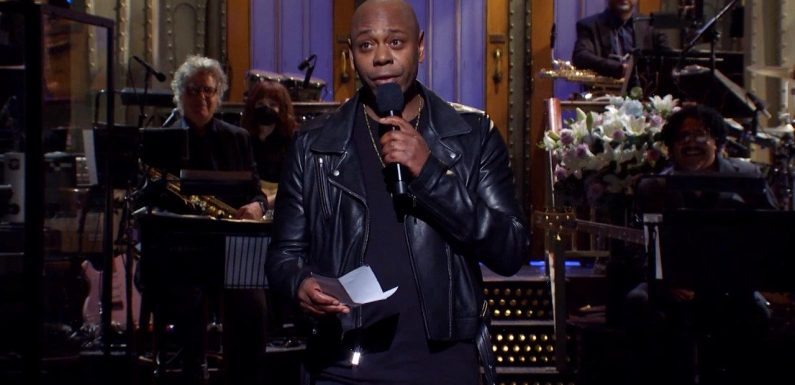‘SNL’: Dave Chappelle Discusses Kanye West and Kyrie Irving’s Anti-Semitic Scandals During Monologue