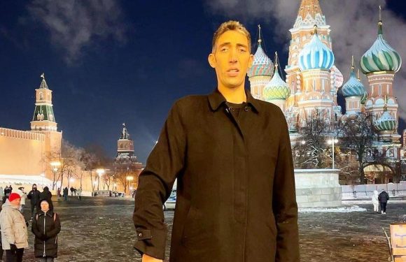 World’s tallest man jets off to Florida after failing to find romance in Russia