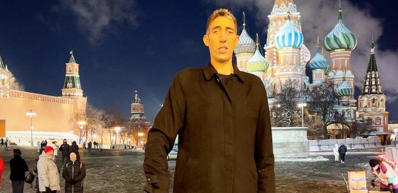 World’s tallest man jets off to Florida after failing to find romance in Russia