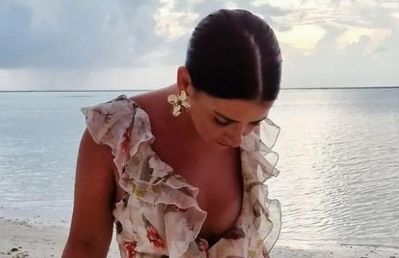 Coronation Street icon announces she’s pregnant as she shares festive bump snap