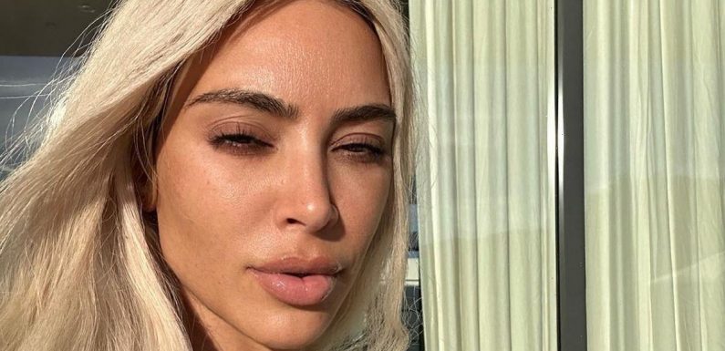 Kim Kardashian wows as she goes make-up free for adorable snap with ‘twin’ North