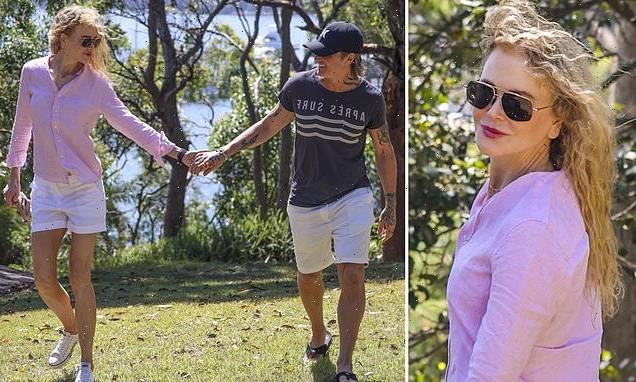 Nicole Kidman and Keith Urban enjoy a romantic walk in Sydney