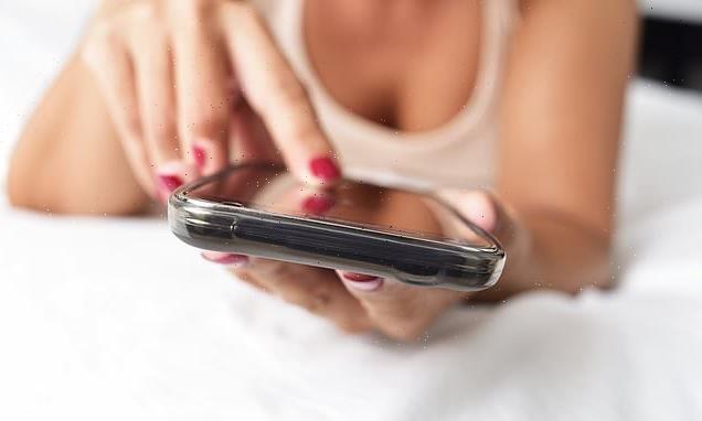 Women feel they are expected to sext their partners, study finds