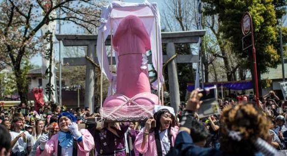 Bloke wants to erect six-foot pink penis in park as a ‘religious display’