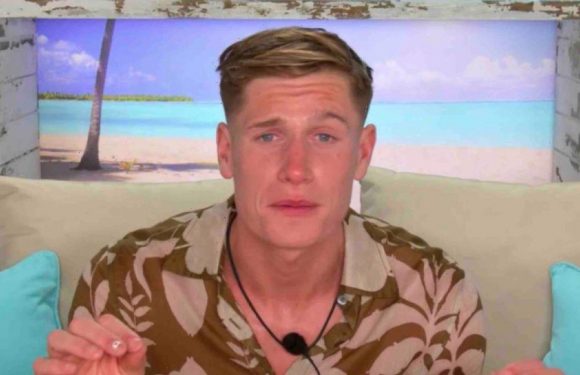 Iain Stirling backing Will Young on Love Island but jokes ‘farmer needs a wife’