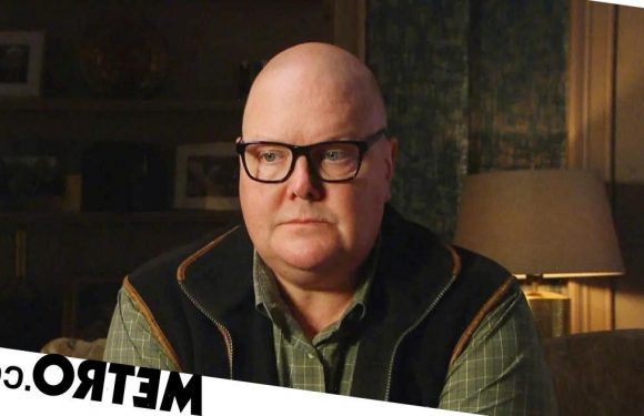 Paddy's dark mood worsens as he lies to avoid seeing Eve in Emmerdale