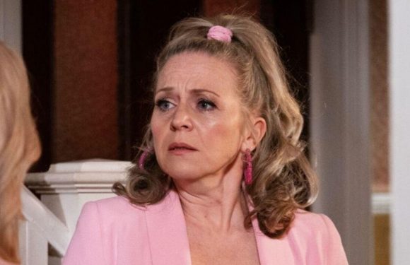 EastEnders fans ‘work out’ identity of Christmas murder victim