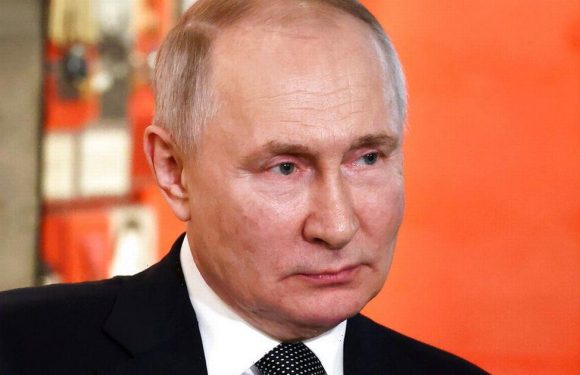 UFO spotted buzzing over Putin as he threatened Russia would nuke the West
