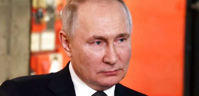 UFO spotted buzzing over Putin as he threatened Russia would nuke the West