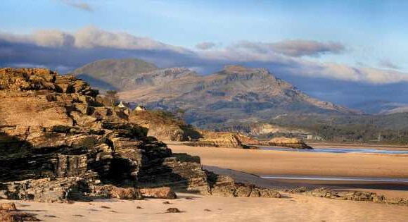 Unusual UK beach you can drive on with 10mph speed limit and hidden pirate coves