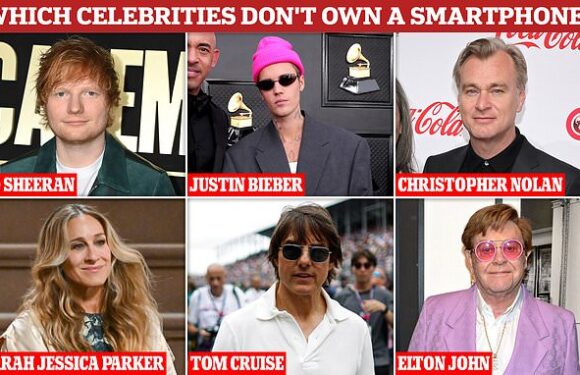 Which celebrities don't own a smartphone?