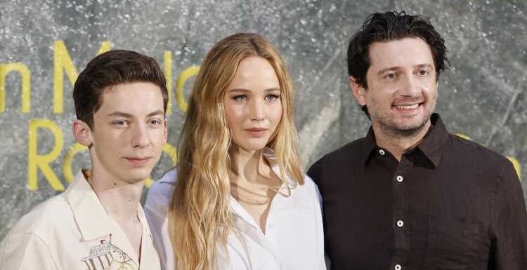 Andrew Barth Feldman Joins ‘No Hard Feelings’ Co-Star Jennifer Lawrence & Director Gene Stupnitsky in Madrid
