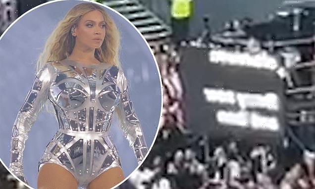 Beyonce baffles concert-goers by using an AUTOCUE on her tour