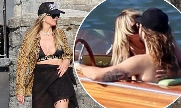Heidi Klum kisses husband Tom Kaulitz during boating trip in Italy