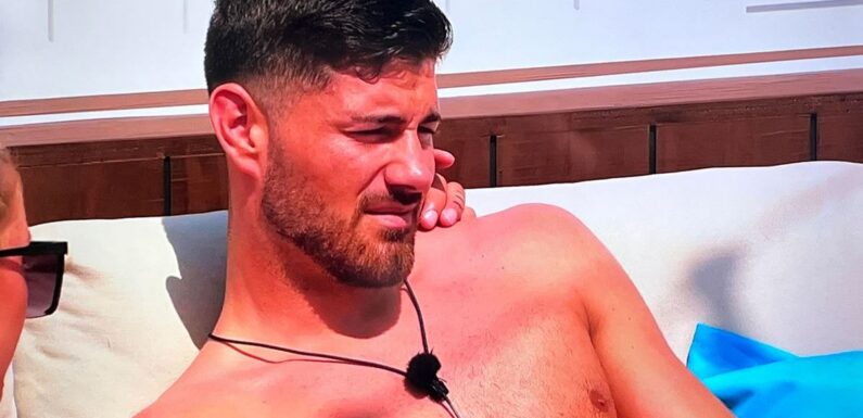 Love Island fans spot ‘eerie’ blunder as ‘extra hand’ appears from nowhere
