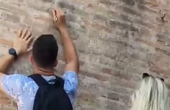 Brit facing jail for carving name into Rome’s Colosseum begs for forgiveness