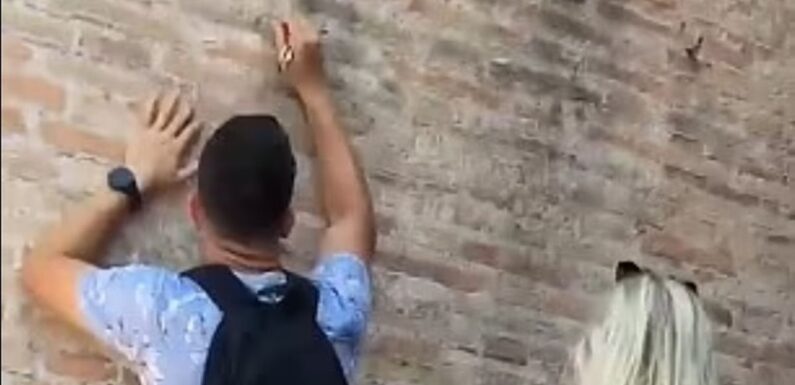 Brit facing jail for carving name into Rome’s Colosseum begs for forgiveness