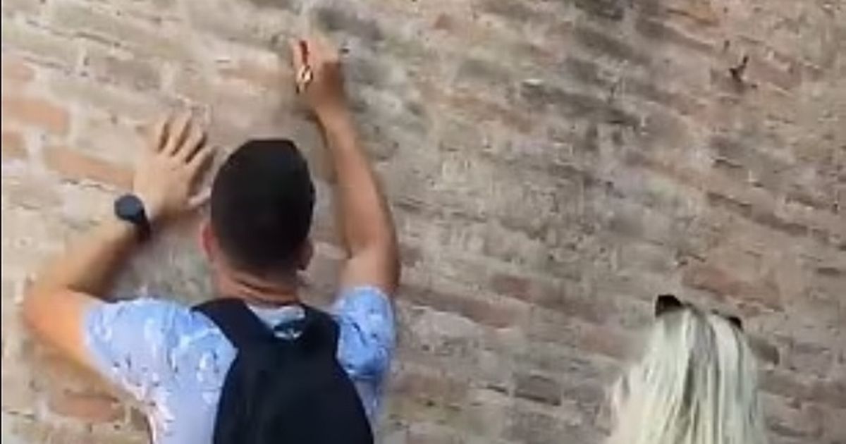 Brit facing jail for carving name into Rome’s Colosseum begs for forgiveness