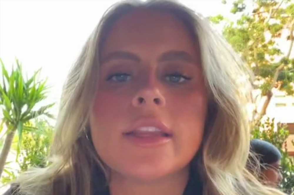I get changed nude in front of my window & construction workers see me – I don’t care, I love being a naked neighbour | The Sun