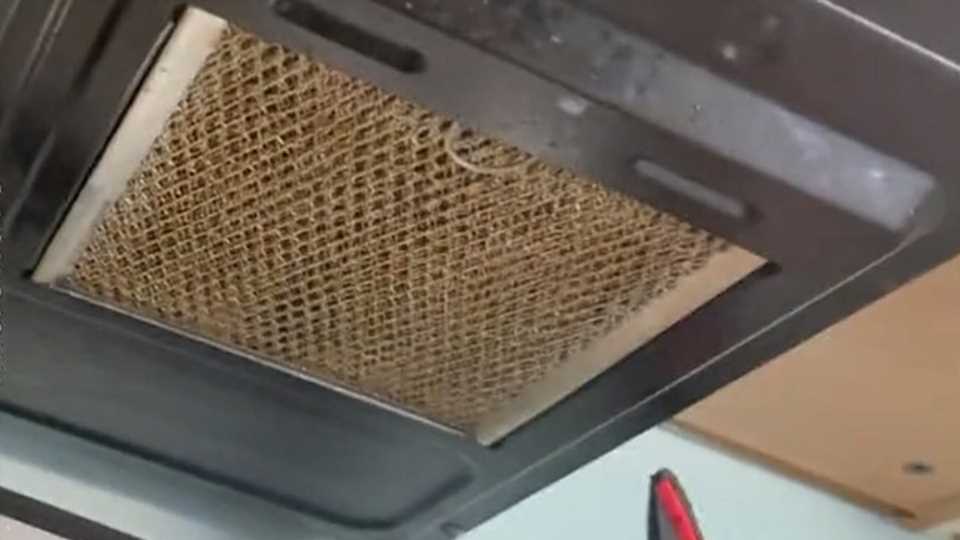 People are only just realizing there's a hidden place you're meant to clean in your microwave – it gets really gross | The Sun