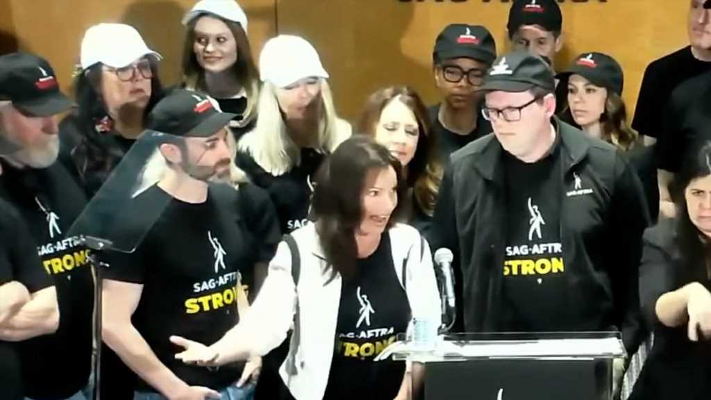 SAG-AFTRA President Fran Drescher Defends Kim Kardashian Selfie and Italy Trip