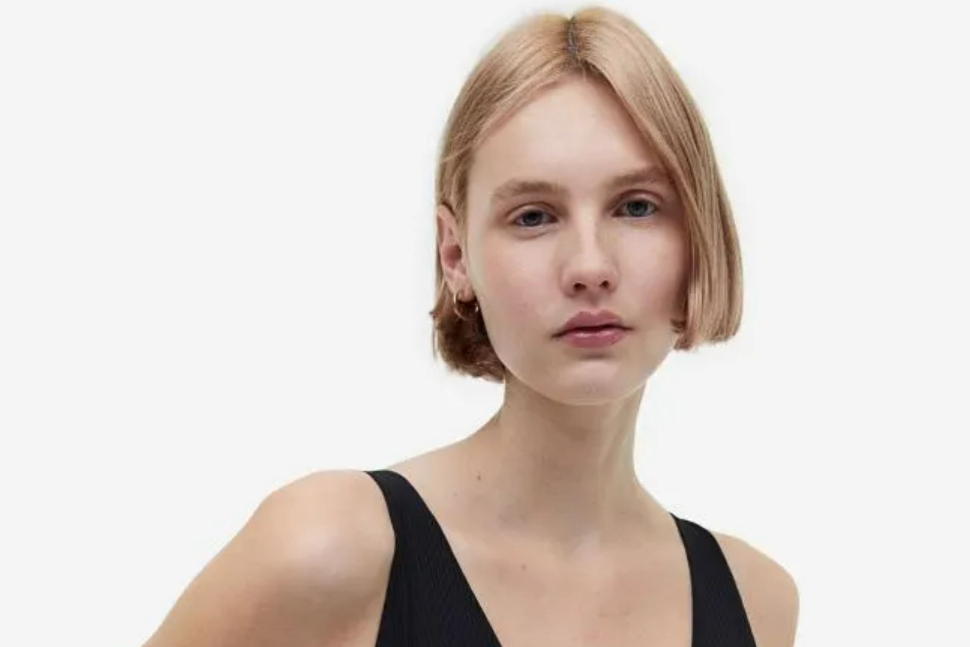 Shoppers are rushing to H&M to snap up a must-have swimming cos that ‘flattens tummy bumps' & it's a total bargain | The Sun