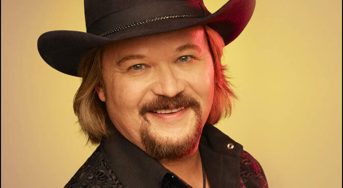 Travis Tritt To Release First-Ever Gospel Album 'Country Chapel'