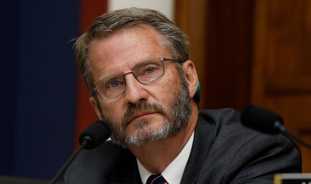 UFOs can ‘fly underwater and defy physics’ claims US congressman