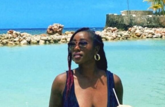 A Place in the Sun’s Scarlette Douglas dubbed ‘sensational’ in teeny swimsuit