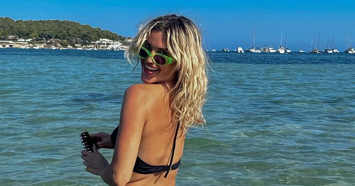 Ashley Roberts shows off bum in tiny thong bikini for ‘cheeky’ holiday snap